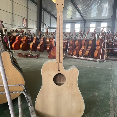 Inventory defect: Original acoustic guitar, level 24, 6 strings, defective. Be cautious when taking imperfect photos