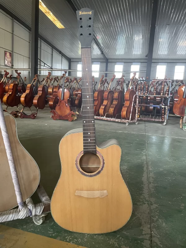 Inventory defect: Original acoustic guitar, level 24, 6 strings, defective. Be cautious when taking imperfect photos - Image 2